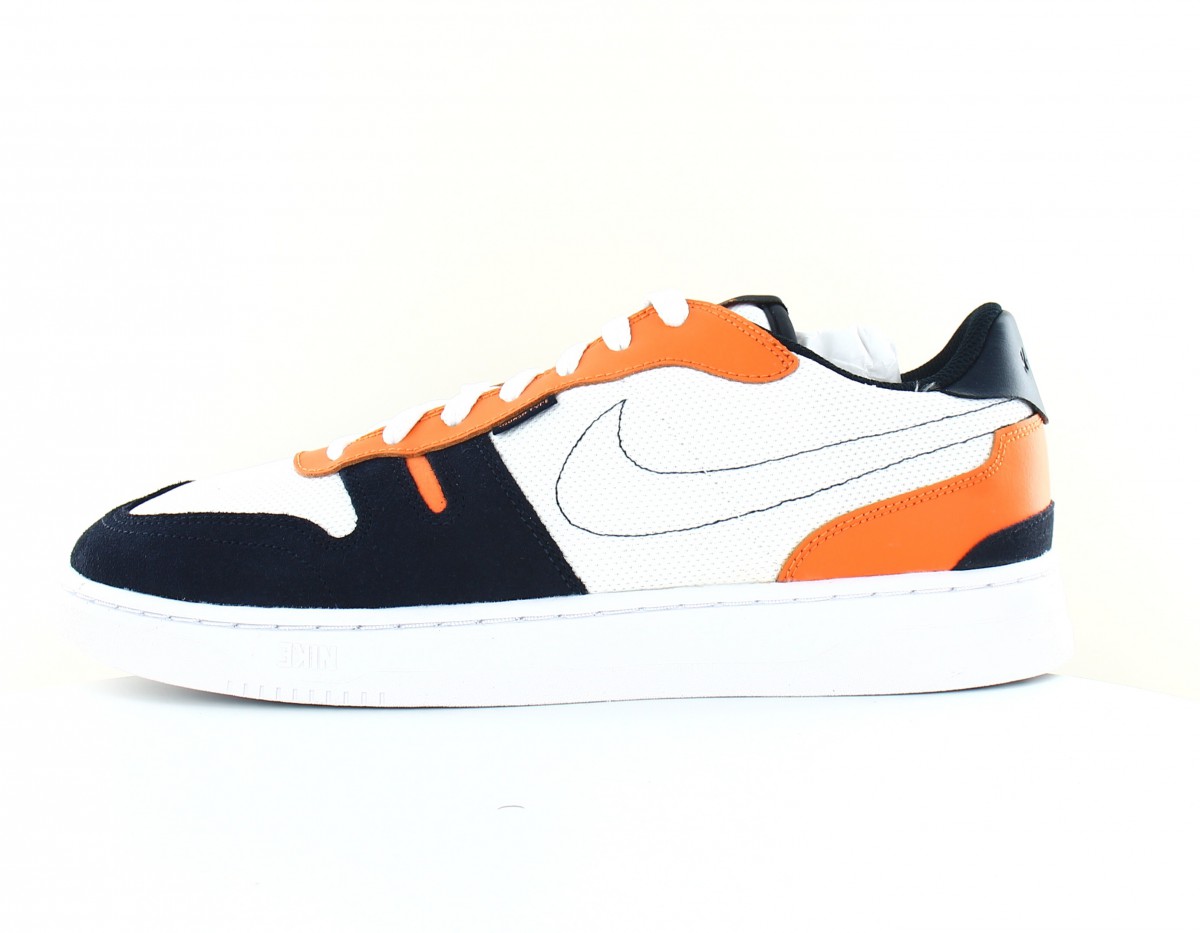 Nike Squash type blanc bleu marine orange