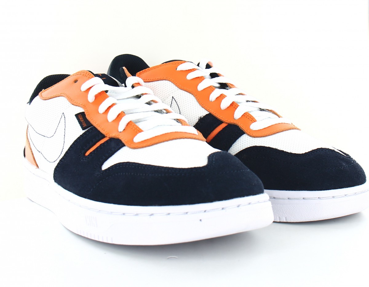 Nike Squash type blanc bleu marine orange