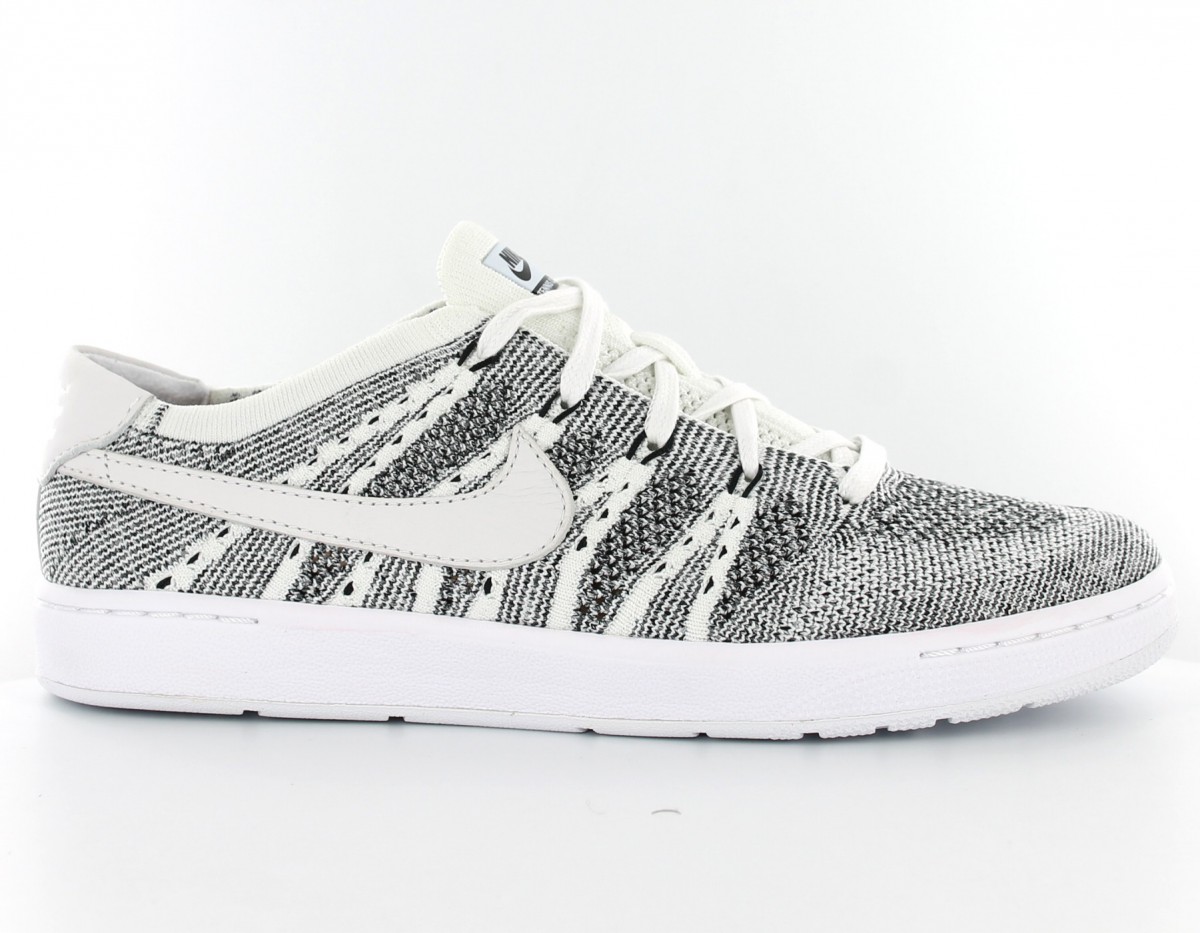 Nike tennis classic ultra flyknit White/black