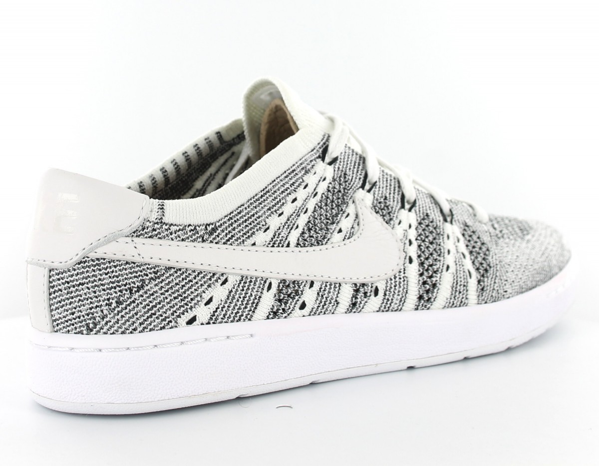 Nike tennis classic ultra flyknit White/black