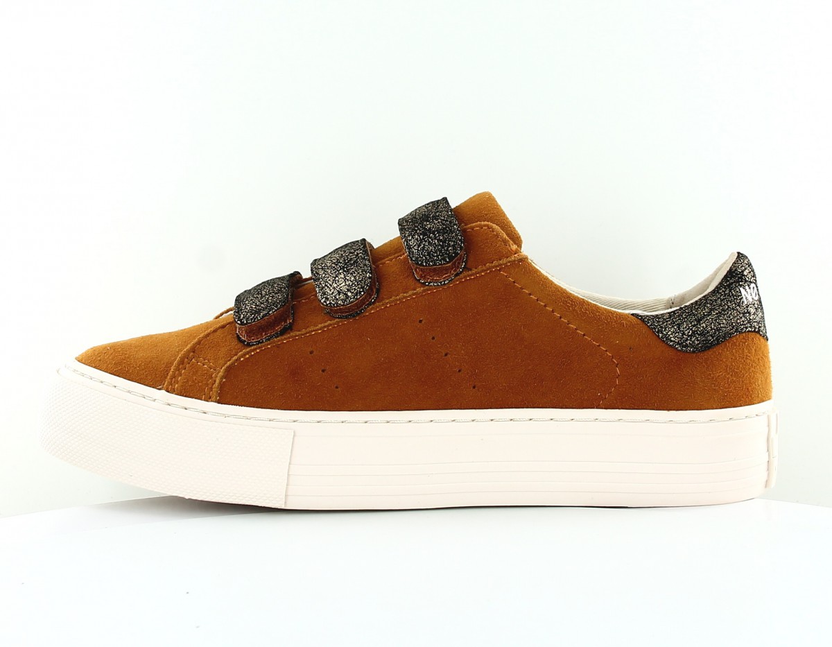 Noname Arcade straps suede camel beige