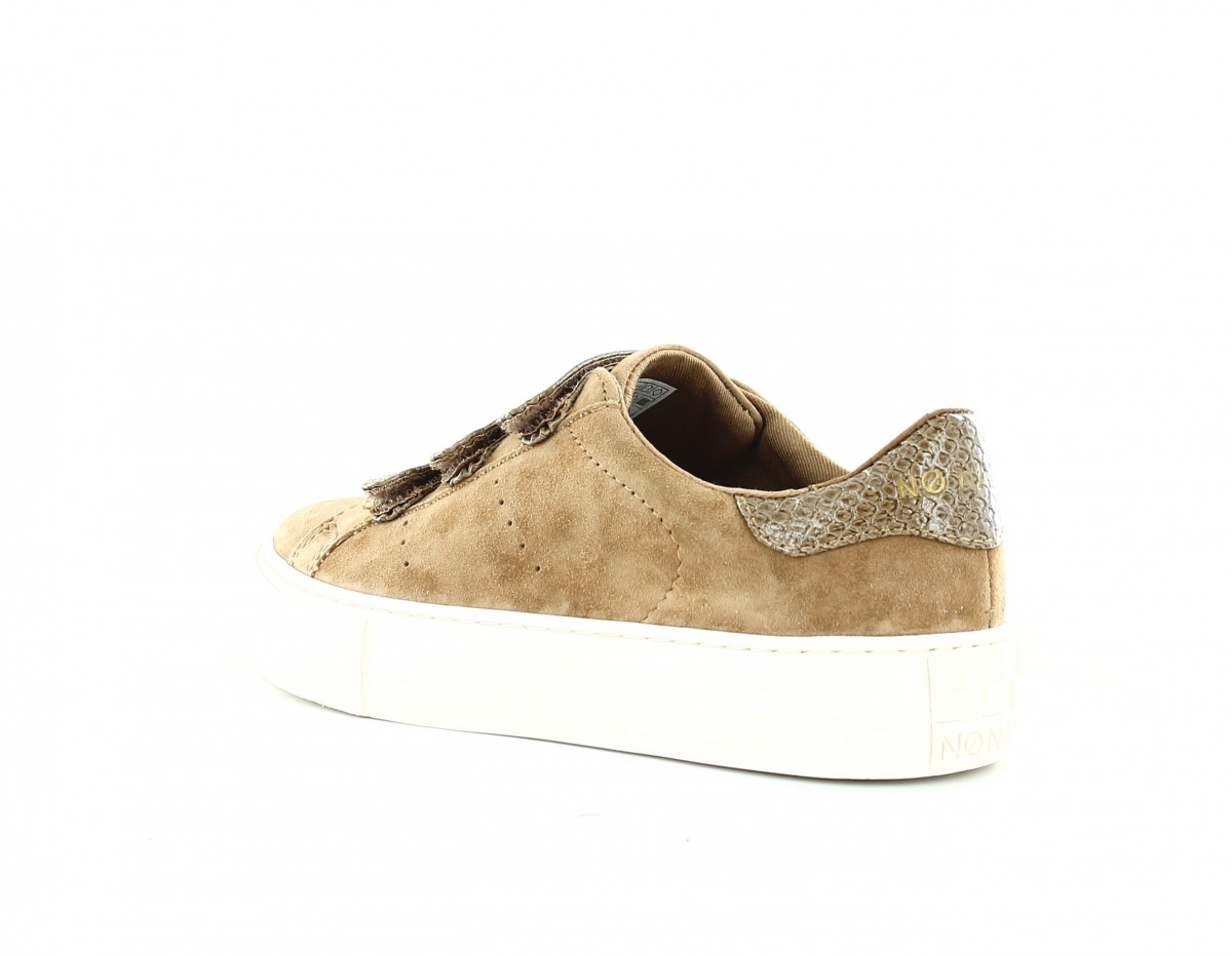 Noname Arcade straps goat suede camel beige