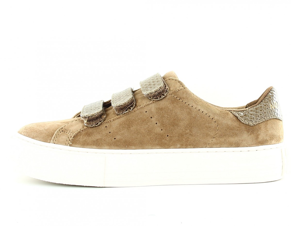 Noname Arcade straps goat suede camel beige