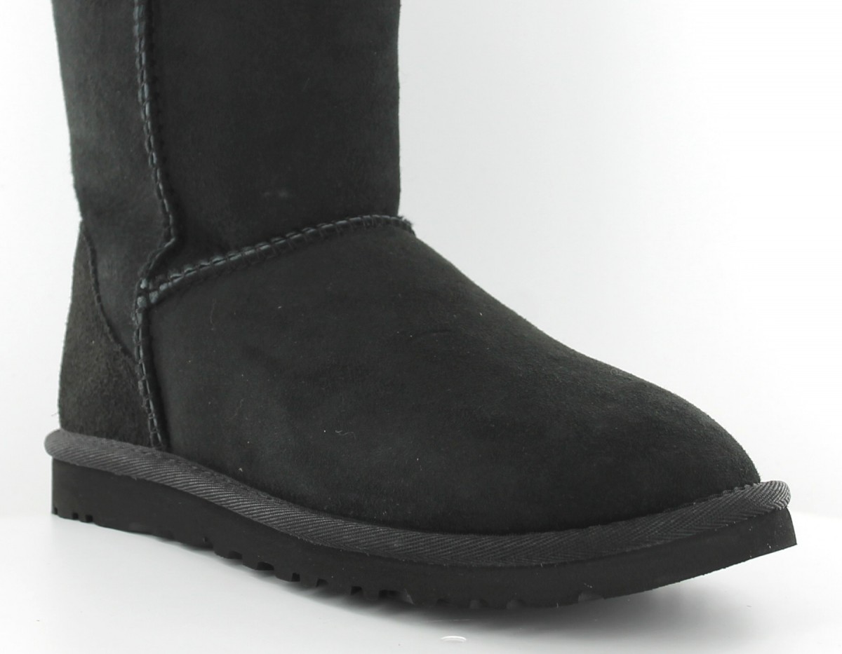 Ugg classic short NOIR