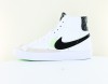 Nike Blazer mid 77 se gs blanc noir vert volt beige