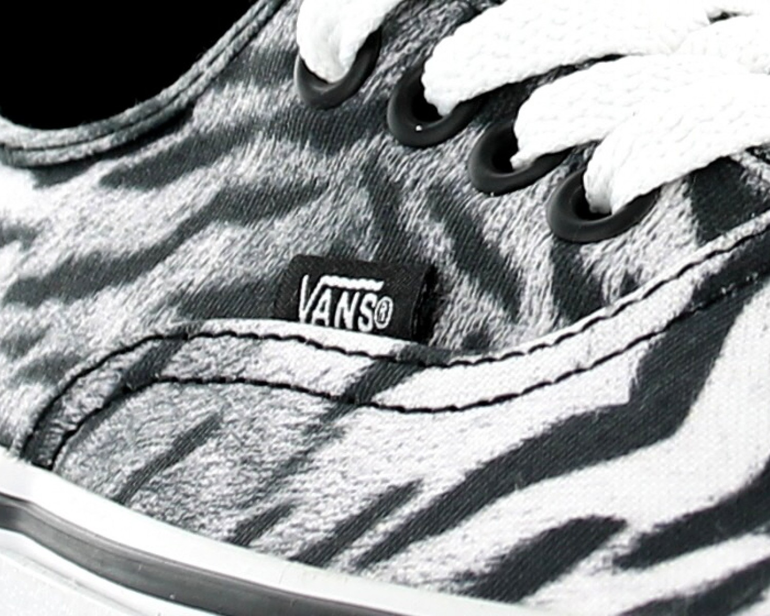 vans authentic tiger