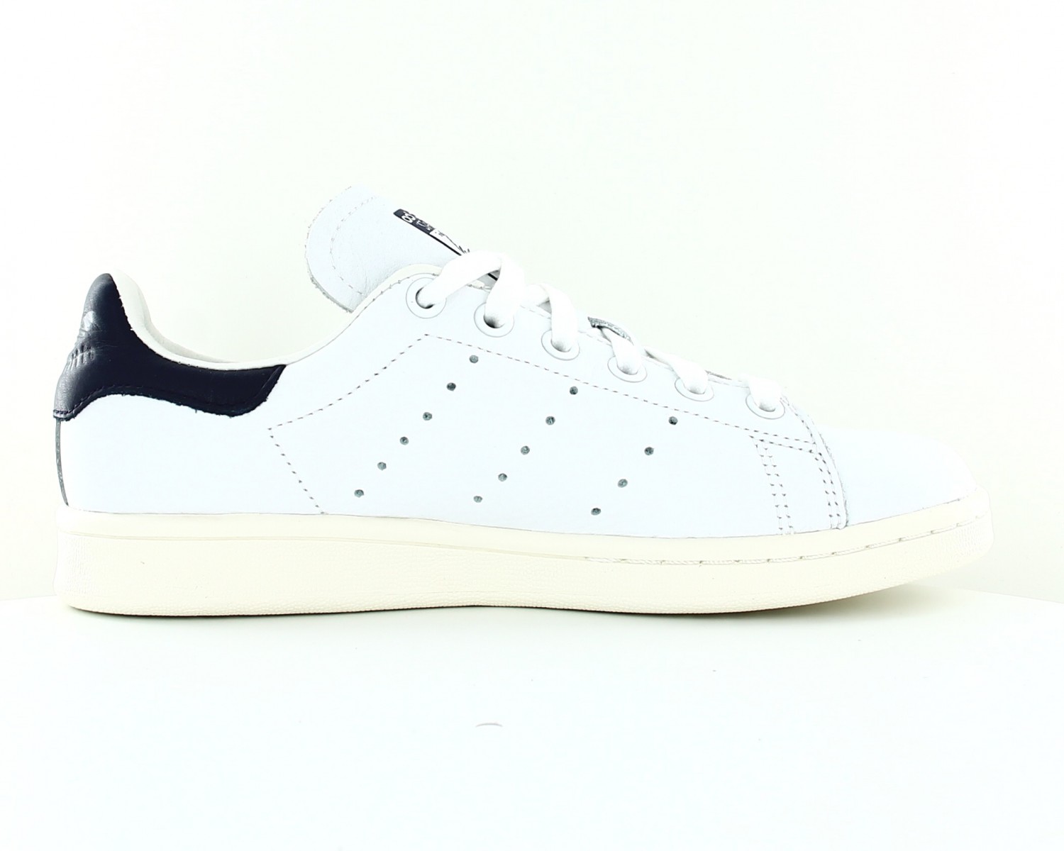 stan smith femme blanche et bleu marine