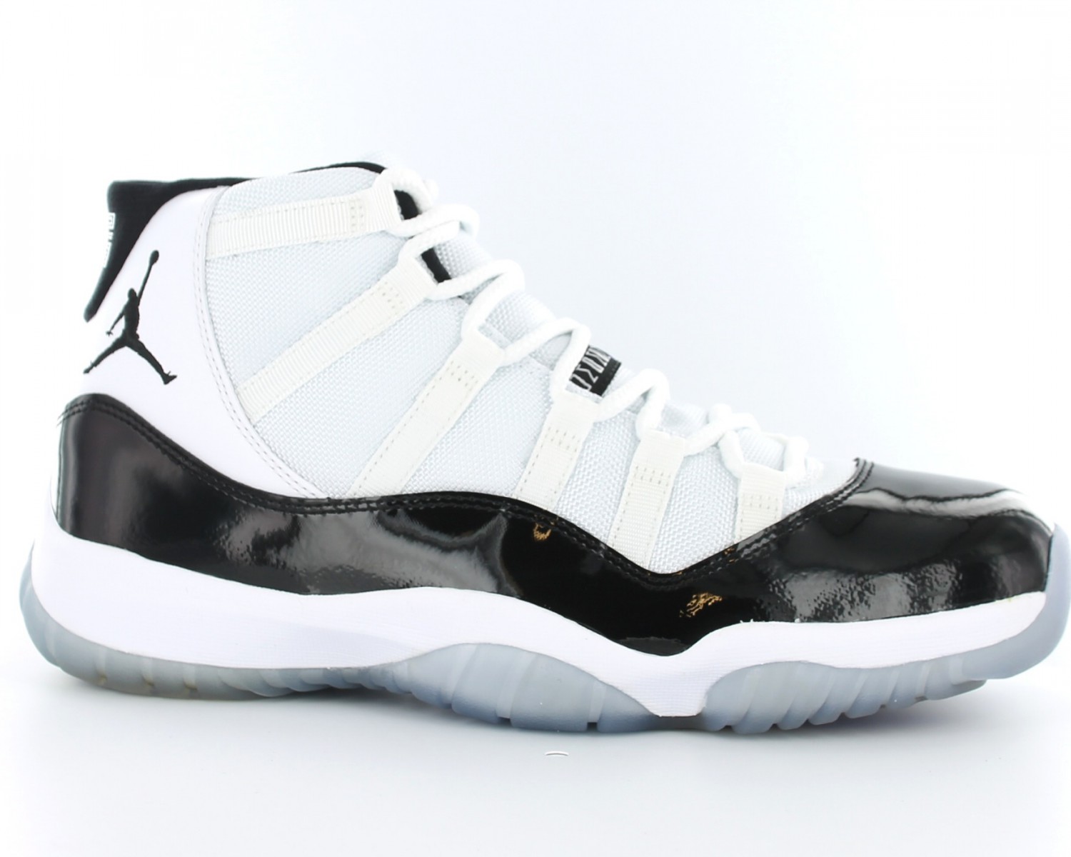 Jordan 11 noir 2025 et blanc