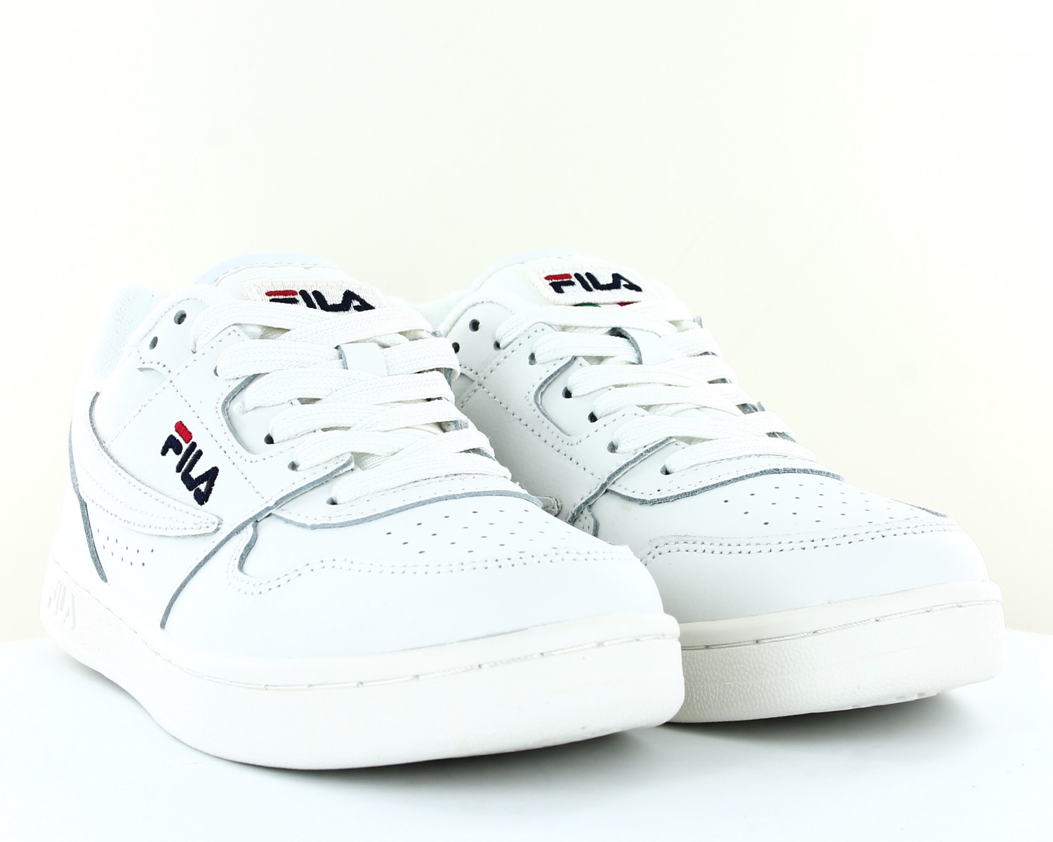 Fila Arcade low Blanc bleu rouge