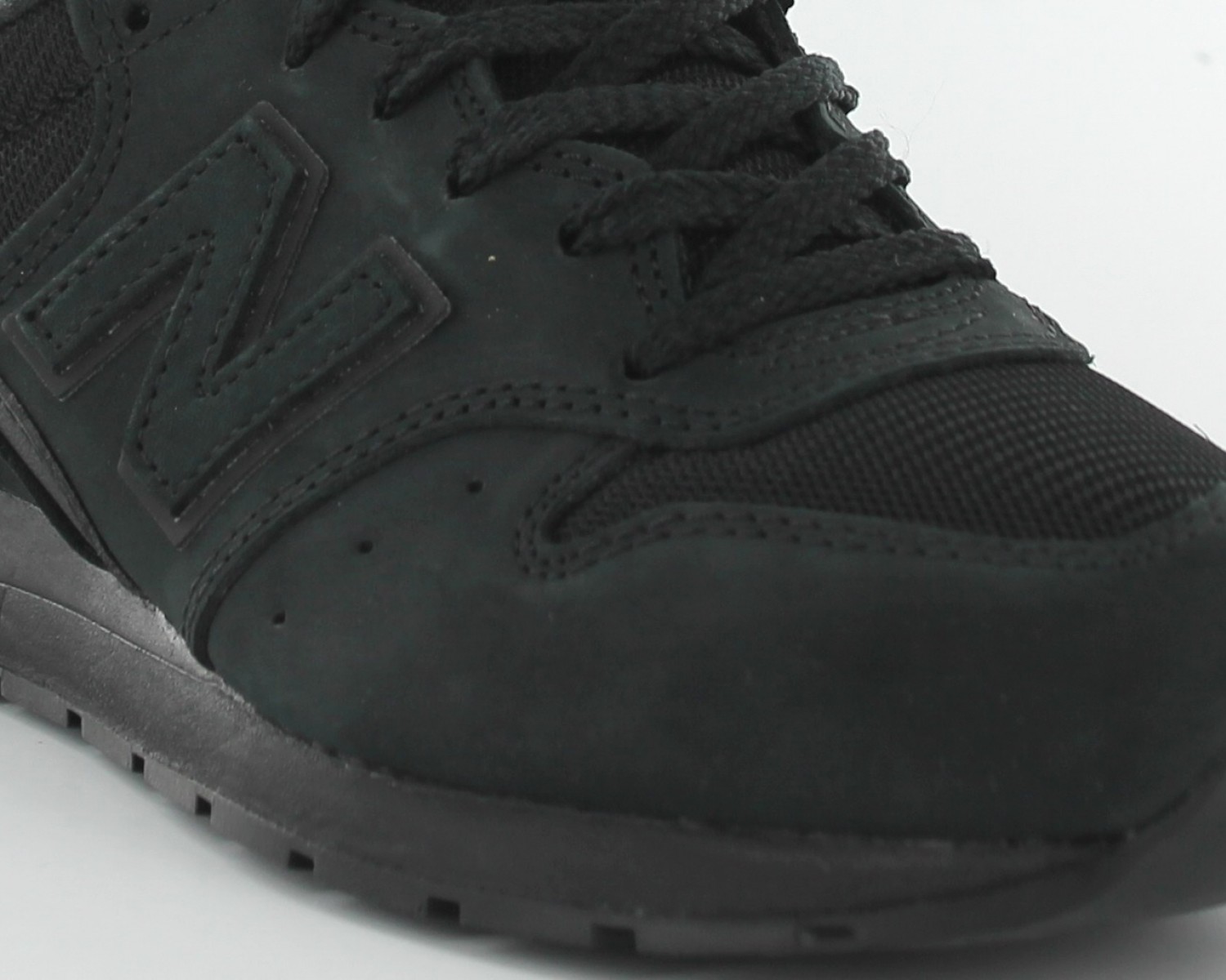 new balance 996 triple black