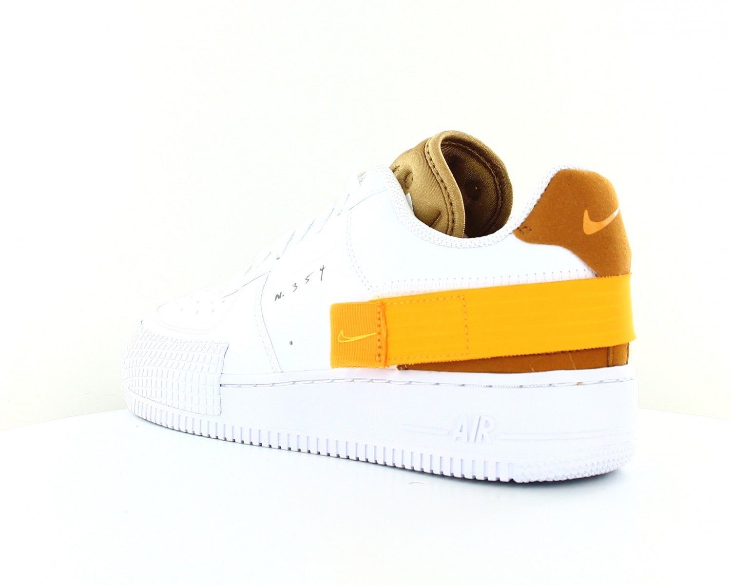 Nike Air Force 1 type Blanc jaune or AT7859 100