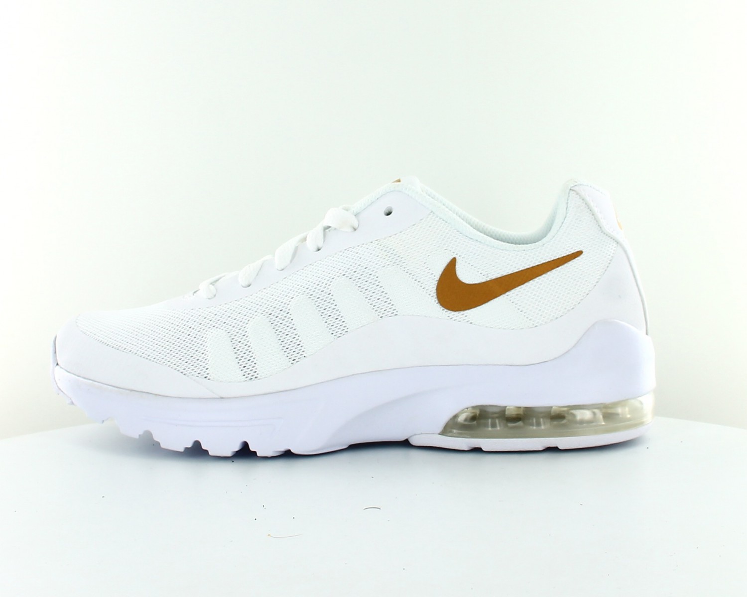 air max invigor noir et blanc