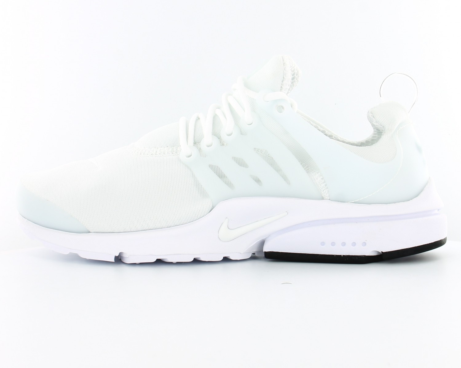 nike presto react triple white