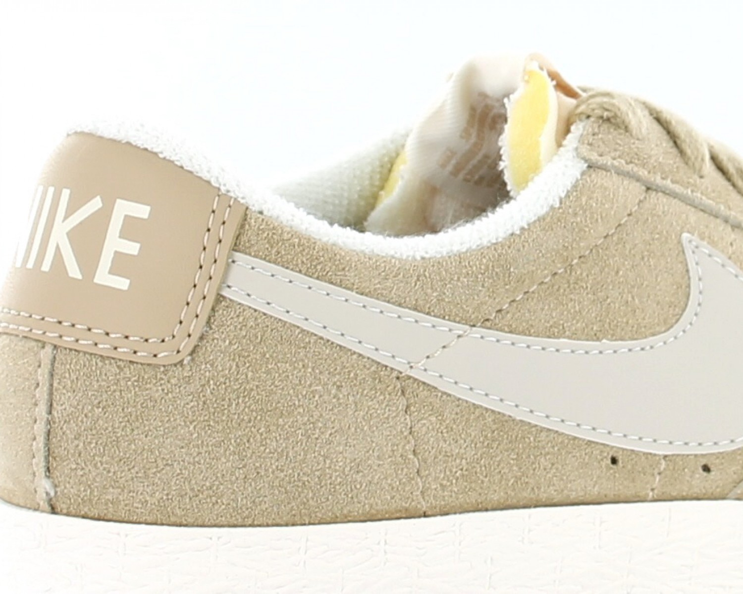 nike blazer low vintage beige