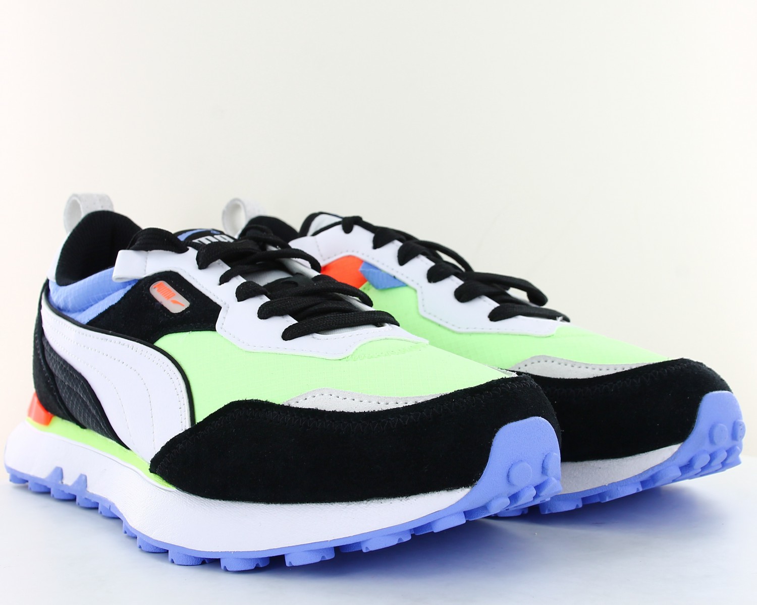 Puma bleu et vert fluo store